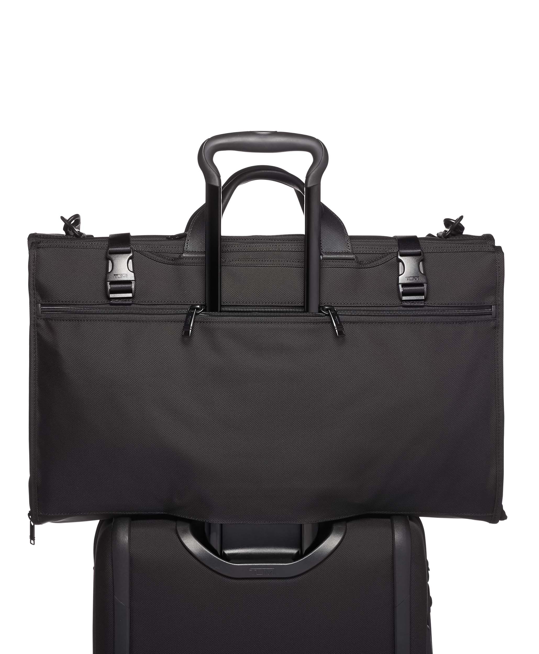 folding garment bag with wheels