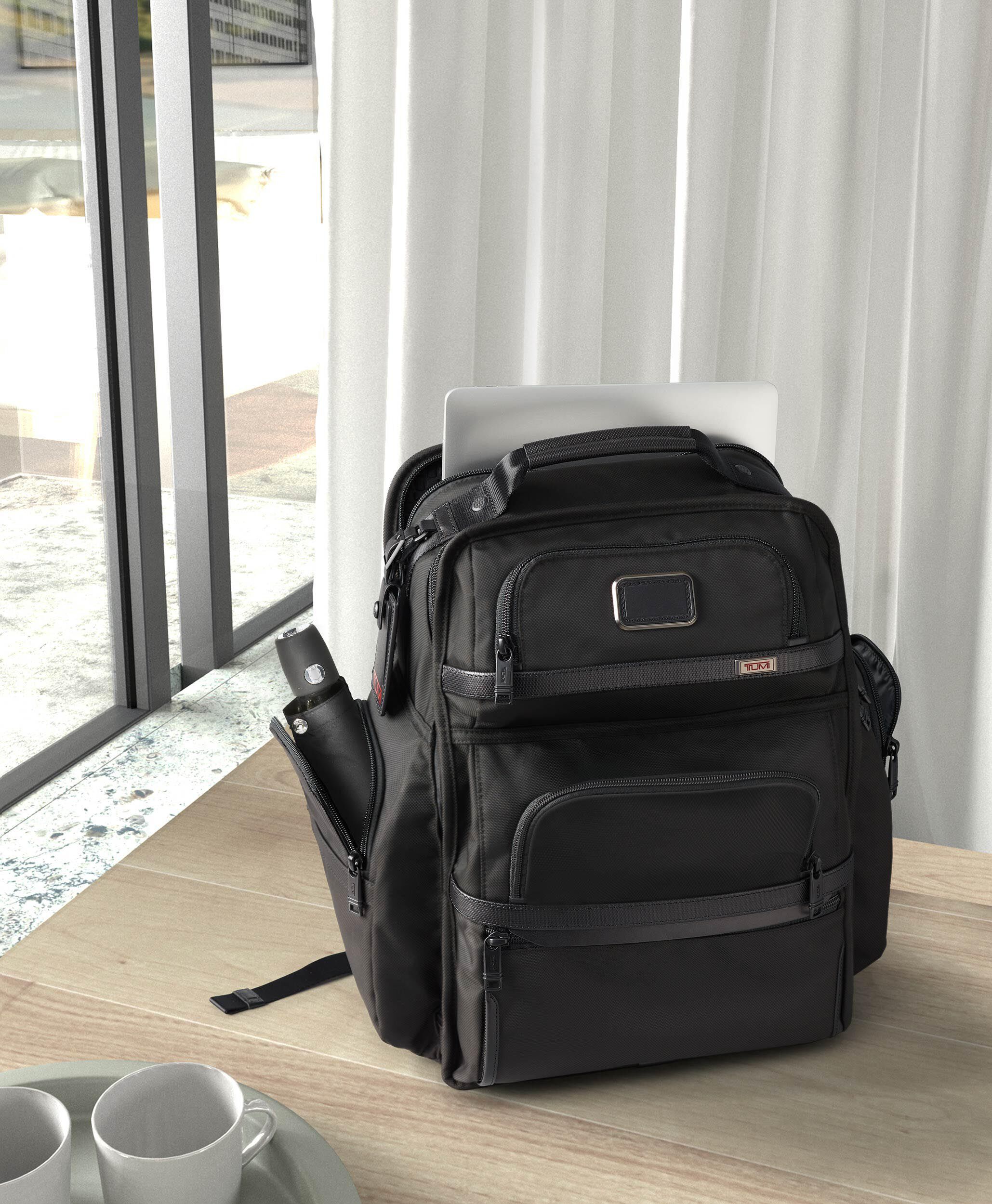 Tumi alpha 3 hotsell brief pack review