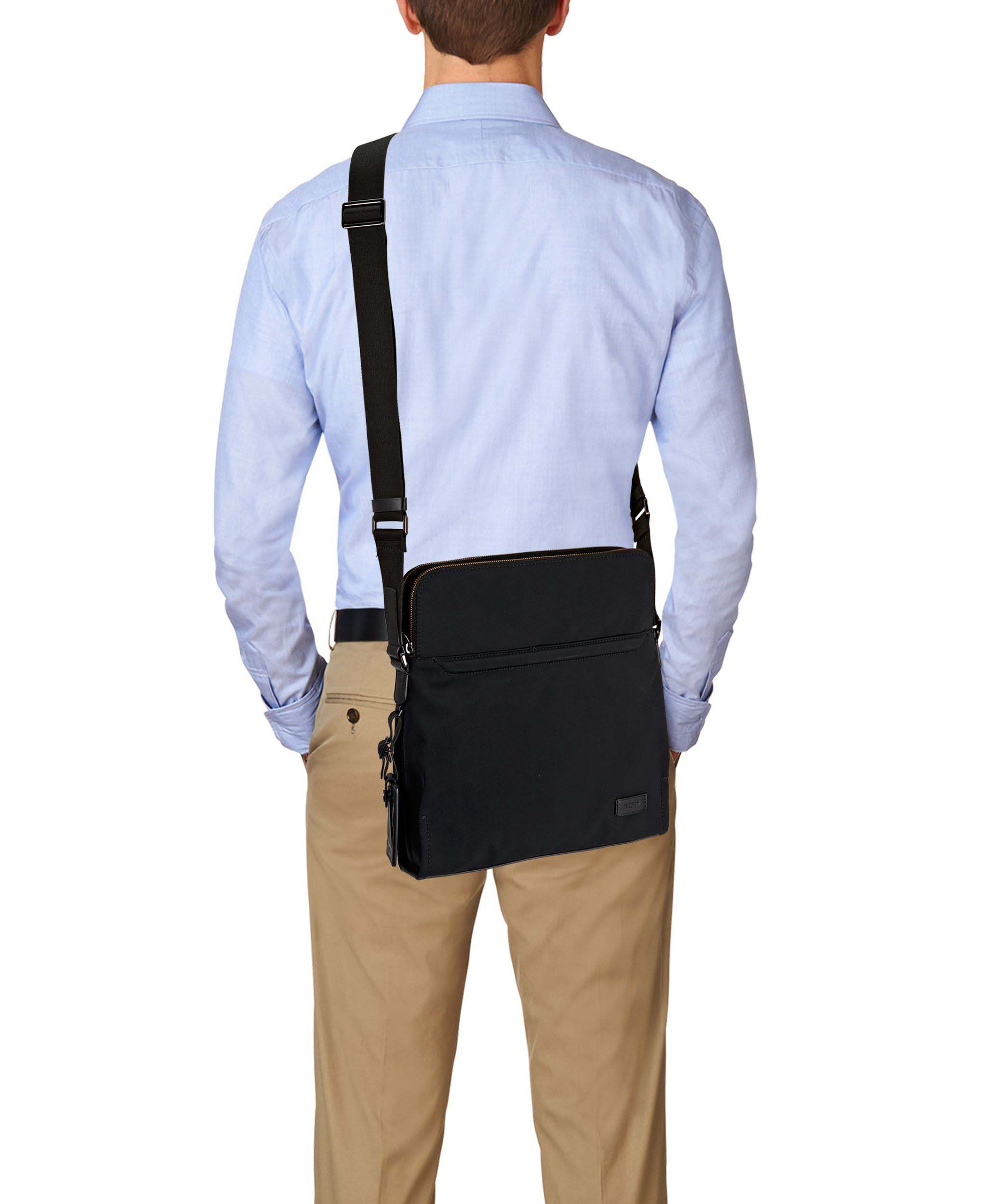 tumi fanny pack mens